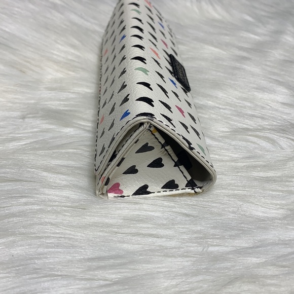 FOSSIL Hard Shell Leather Heart Print Glasses Case Foldable - Picture 3 of 6